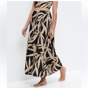 Magaschoni Black and Cream Set